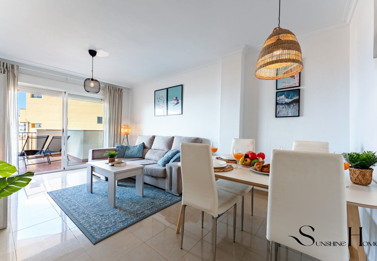 Apartamento en Benalmádena - Beachside Retreat with Private Terrace and sea views