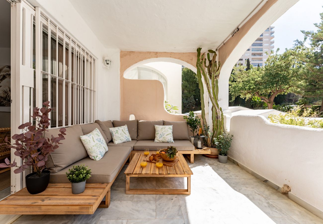 Apartamento en Benalmádena - Beachfront Oasis With Pool