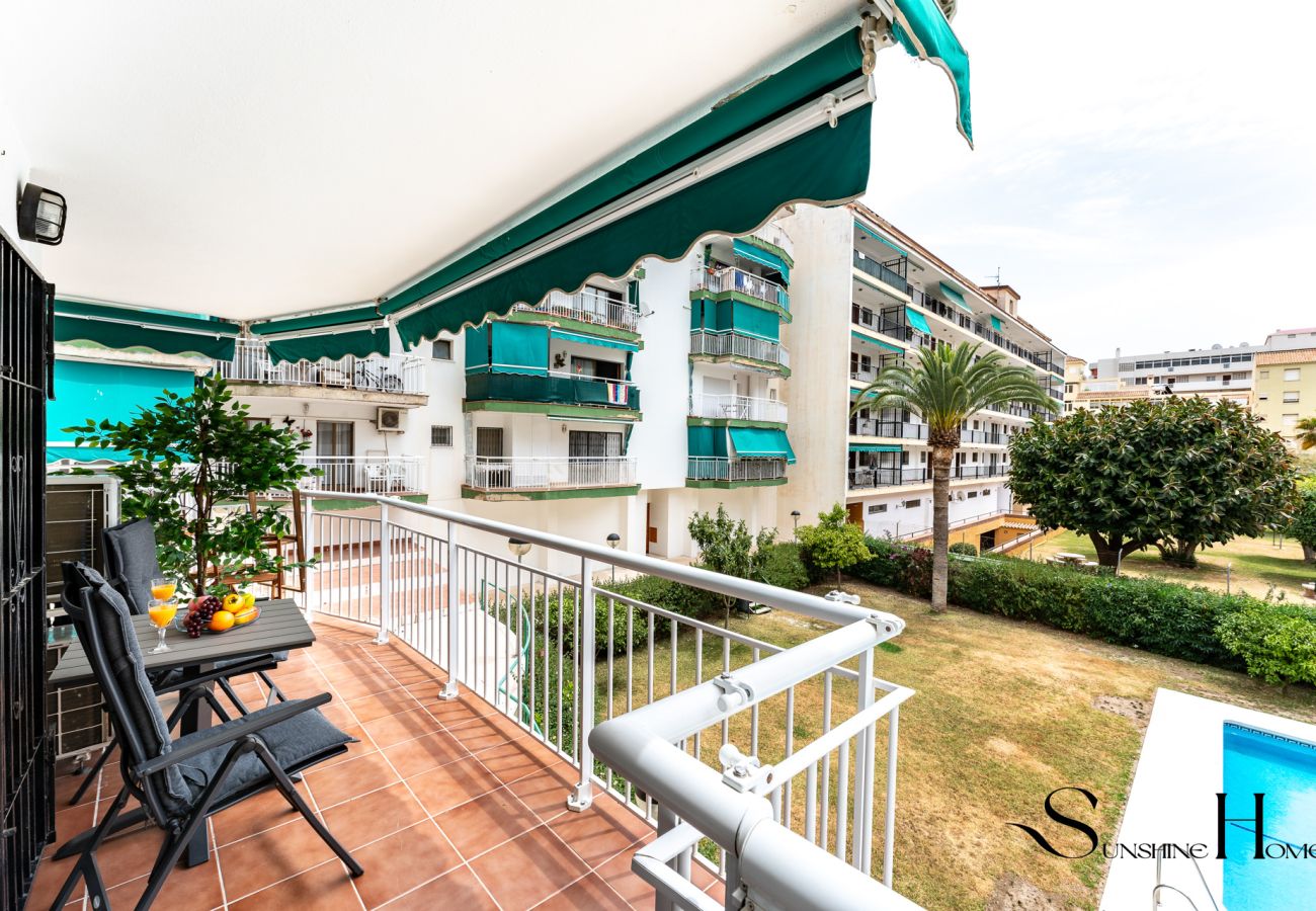 Apartamento en Fuengirola - Perfect Location 3 Bedrooms 2 bath, Parking, Pool