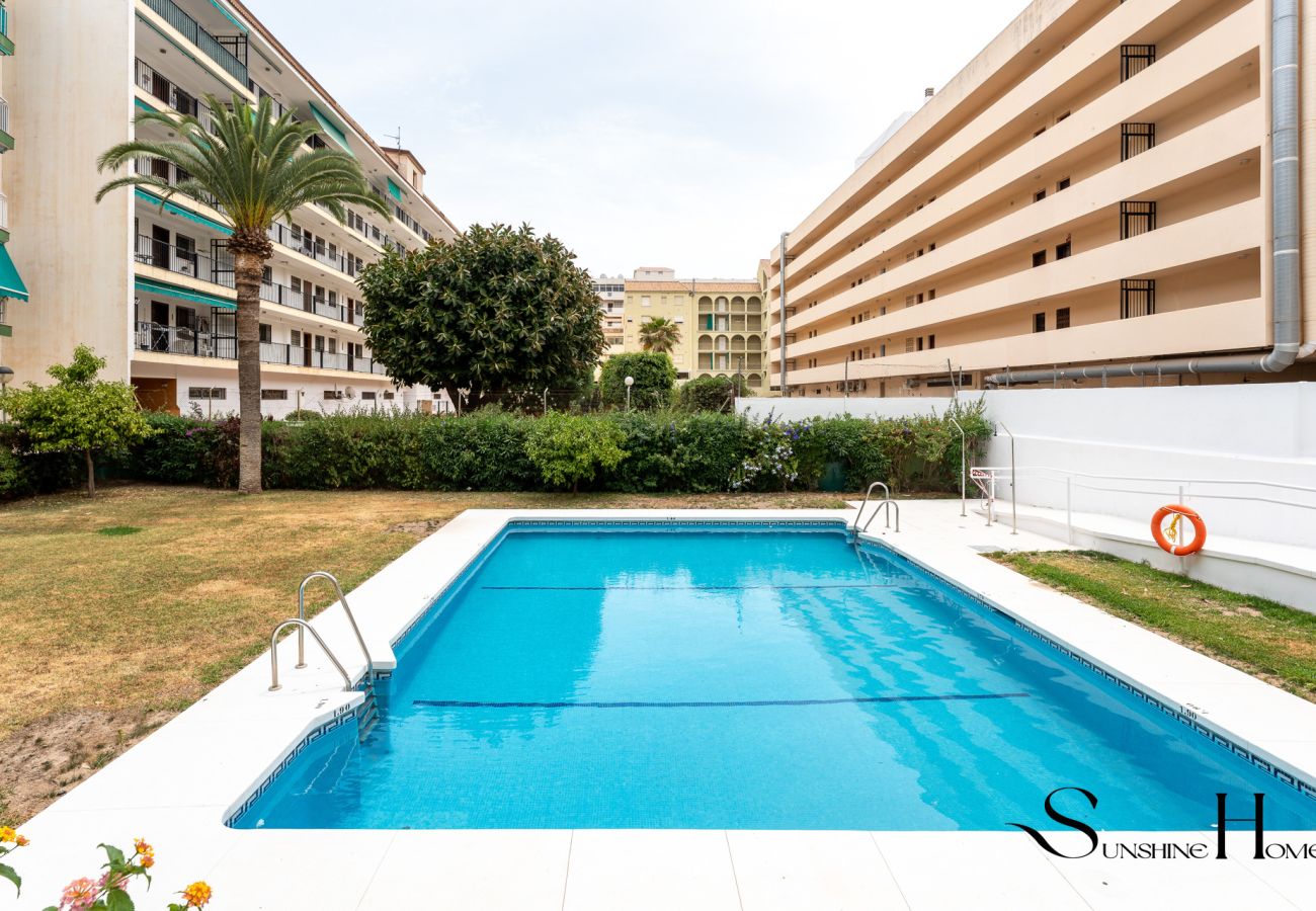 Apartamento en Fuengirola - Perfect Location 3 Bedrooms 2 bath, Parking, Pool