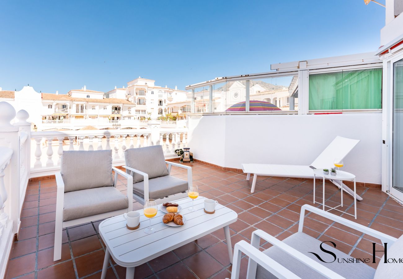 Apartamento en Benalmádena - Fancy 2BR Retreat: Pool, Parking, Wonderful Views