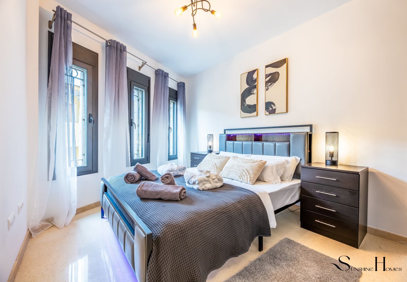 Casa adosada en Fuengirola - Luxury townhouse with rooftop Sauna & Jacuzzi