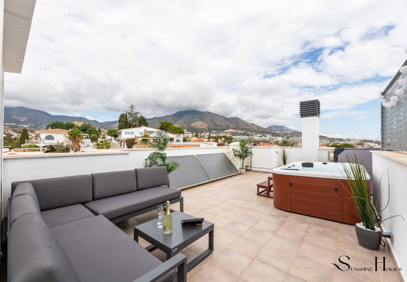 Casa adosada en Fuengirola - Luxury townhouse with rooftop Sauna & Jacuzzi