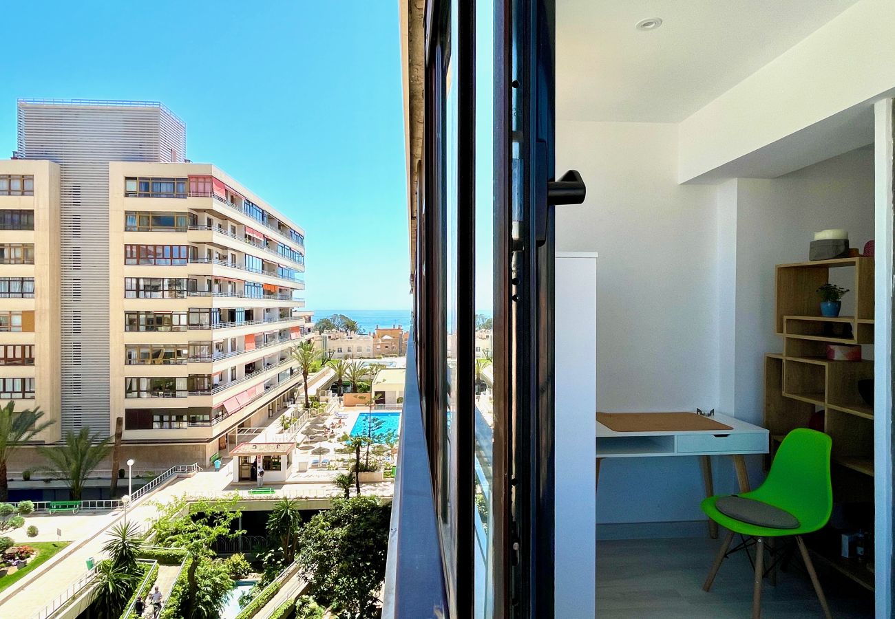 Apartamento en Torremolinos - Exquisite Central 2 Bedroom apt, Pool, Views