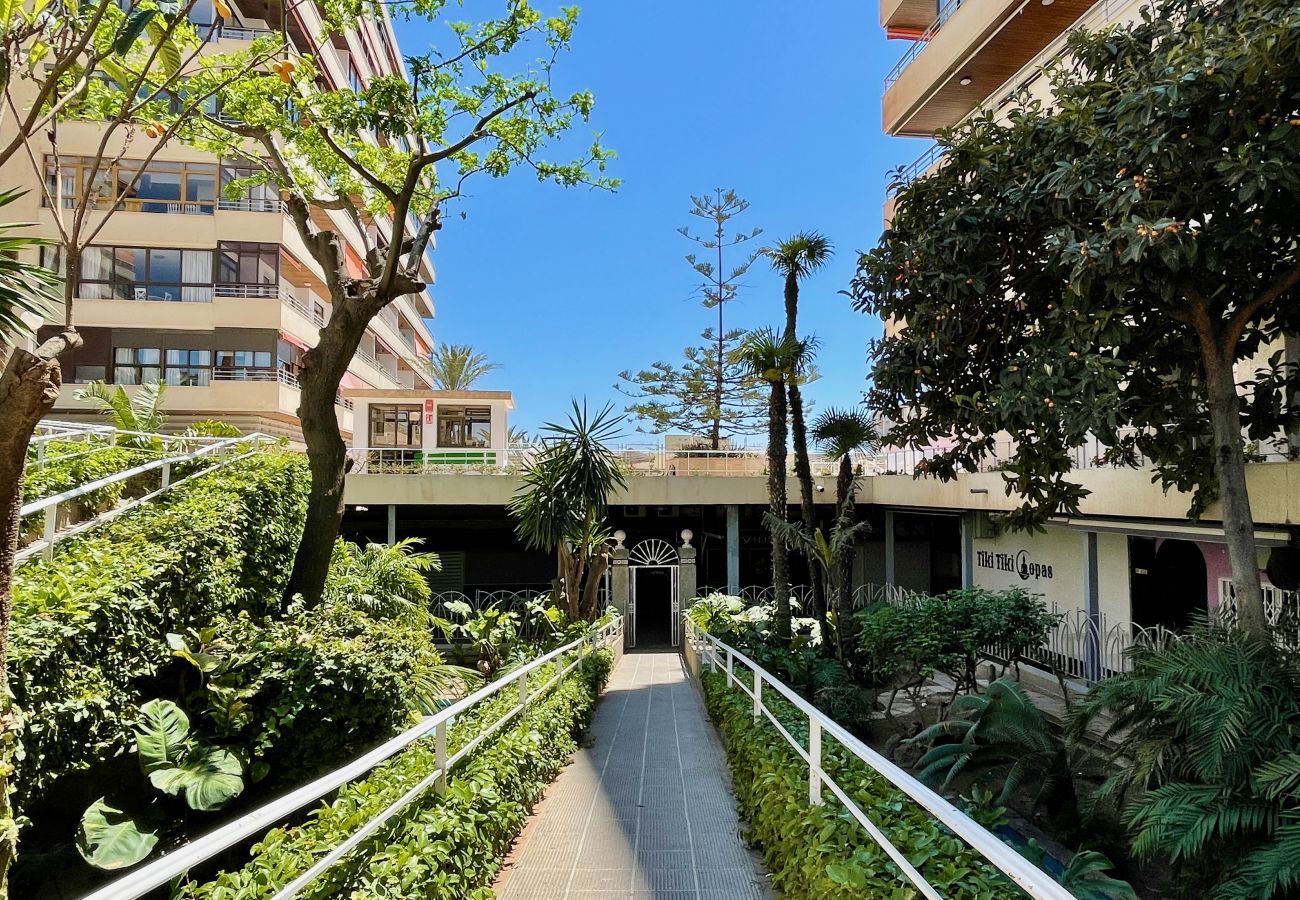 Apartamento en Torremolinos - Exquisite Central 2 Bedroom apt, Pool, Views