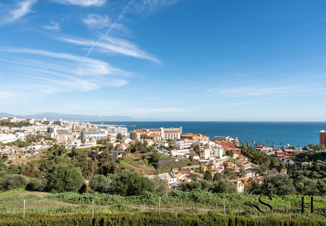 Casa adosada en Benalmádena - 3-Bed Seaview Escape: Pool, Garage, 4 Terraces