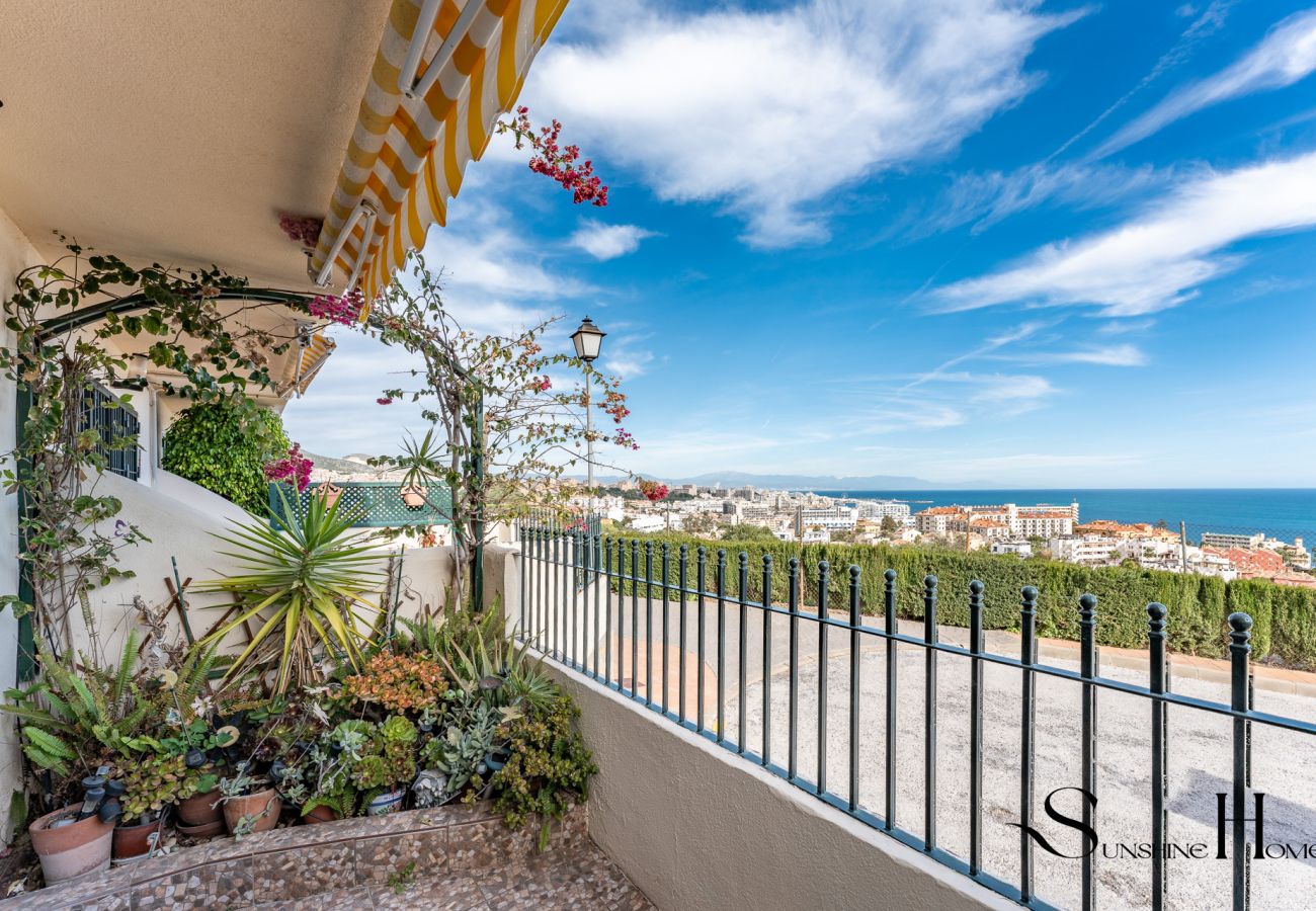 Casa adosada en Benalmádena - 3-Bed Seaview Escape: Pool, Garage, 4 Terraces