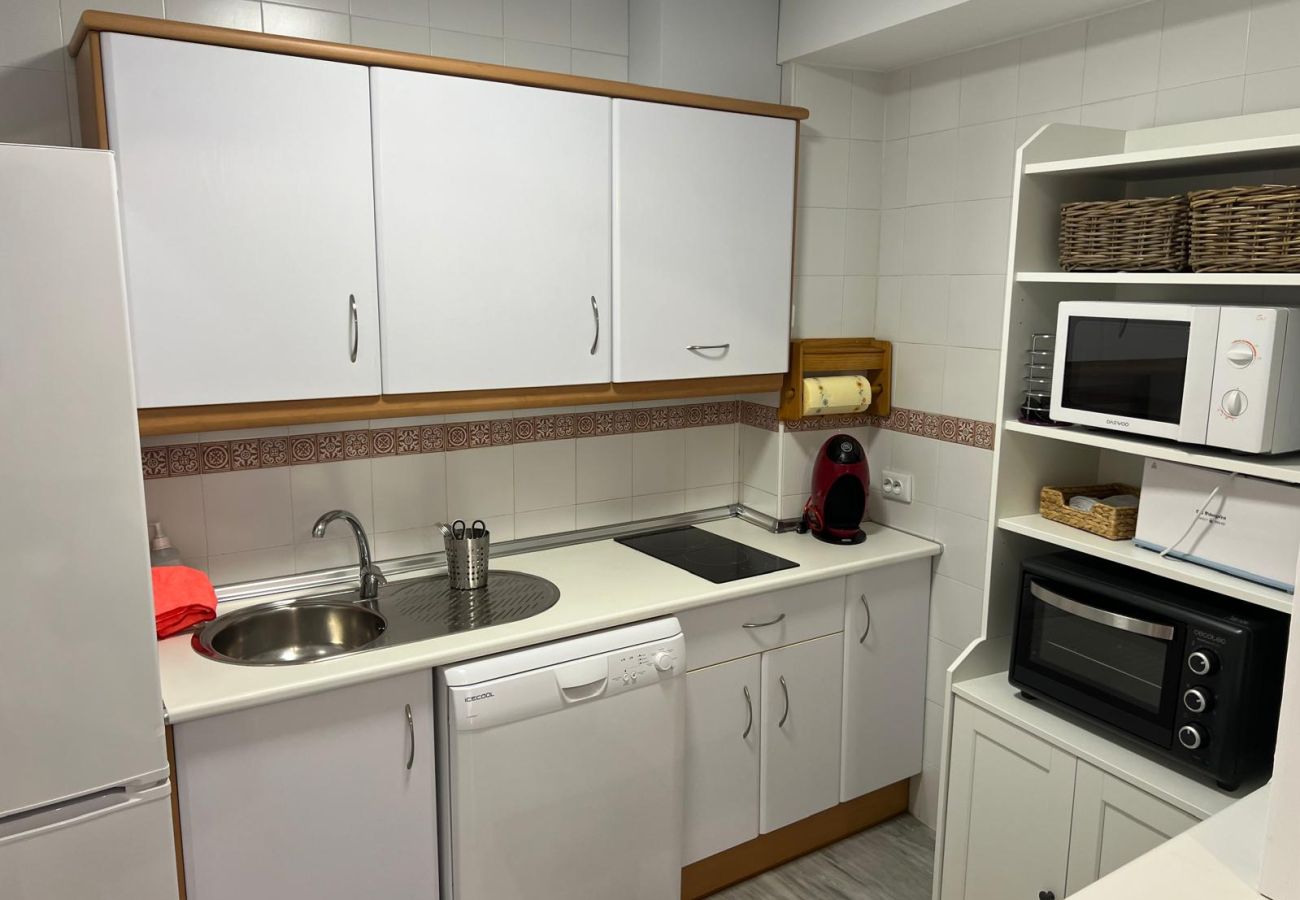 Apartamento en Torremolinos - 50 Meters from the Beach, 1 Bedroom with Parking