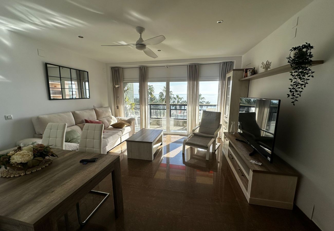 Apartamento en Torremolinos - 1st Line from the Beach, Views, Pool, Parking 