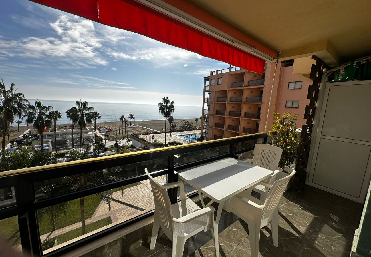 Apartamento en Torremolinos - 1st Line from the Beach, Views, Pool, Parking 