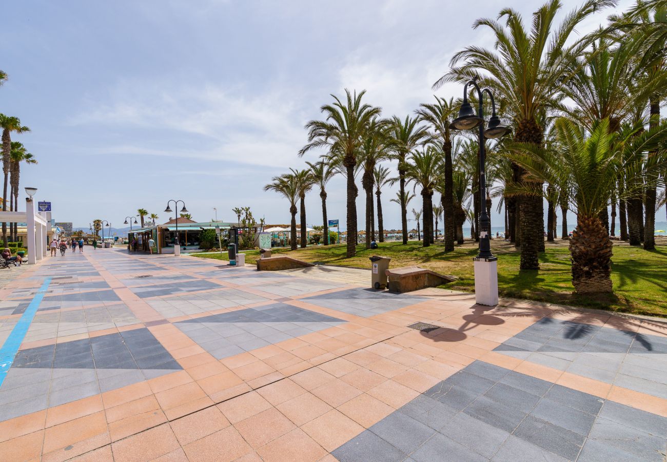 Apartamento en Torremolinos - 1st Line from the Beach, Views, Pool, Parking 