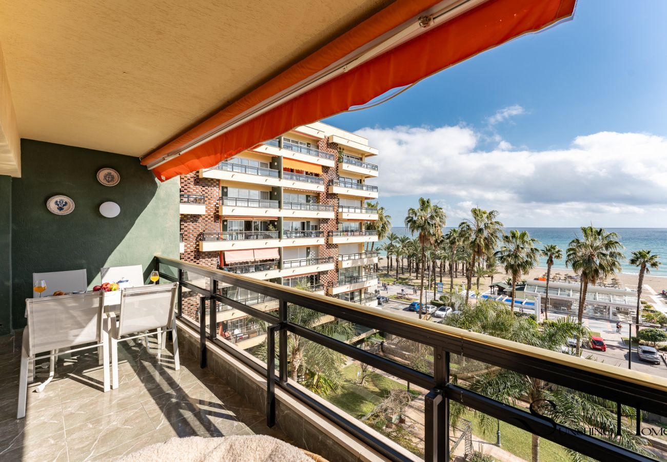 Apartamento en Torremolinos - 1st Line from the Beach, Views, Pool, Parking 