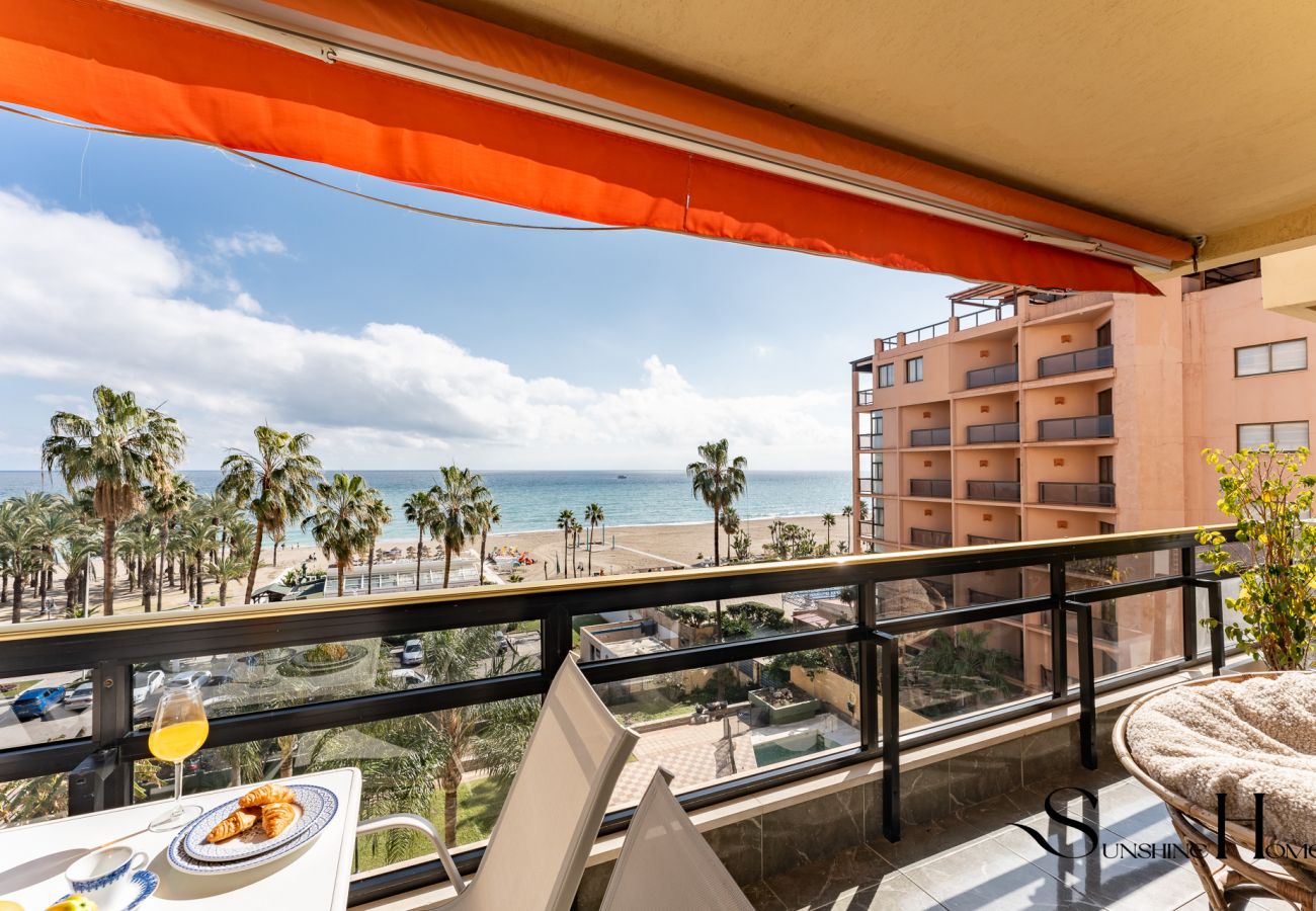 Apartamento en Torremolinos - 1st Line from the Beach, Views, Pool, Parking 