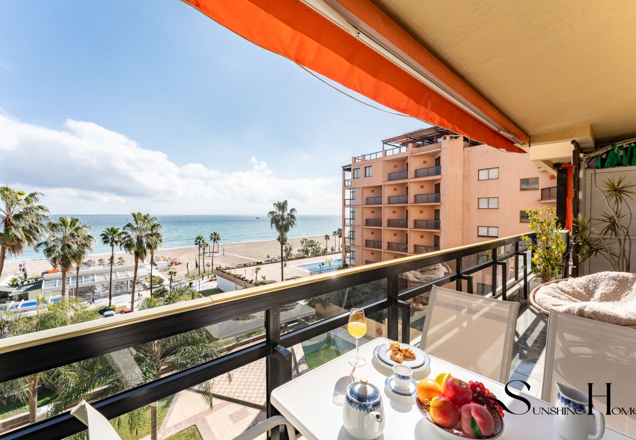 Apartamento en Torremolinos - 1st Line from the Beach, Views, Pool, Parking 