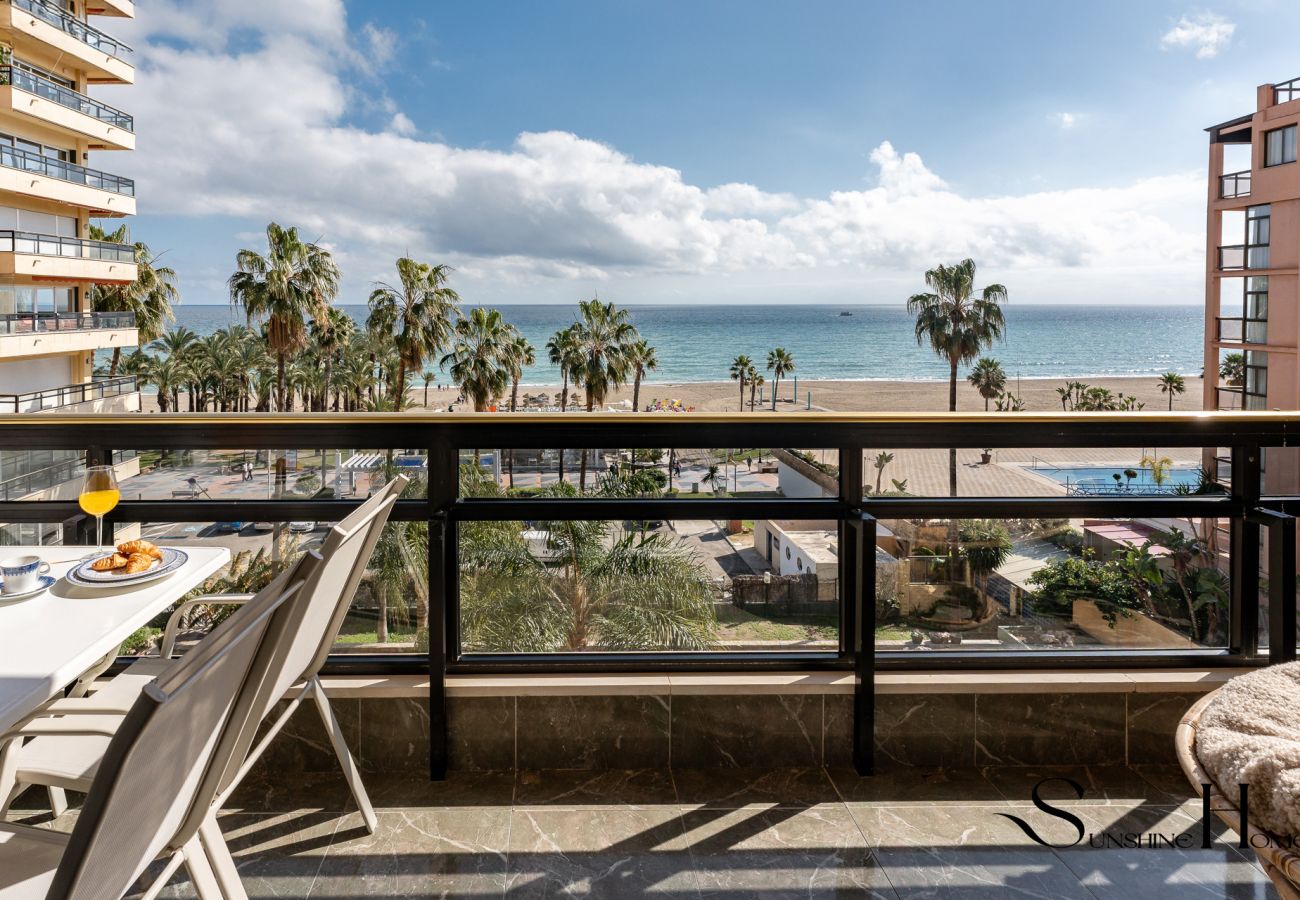 Apartamento en Torremolinos - 1st Line from the Beach, Views, Pool, Parking 