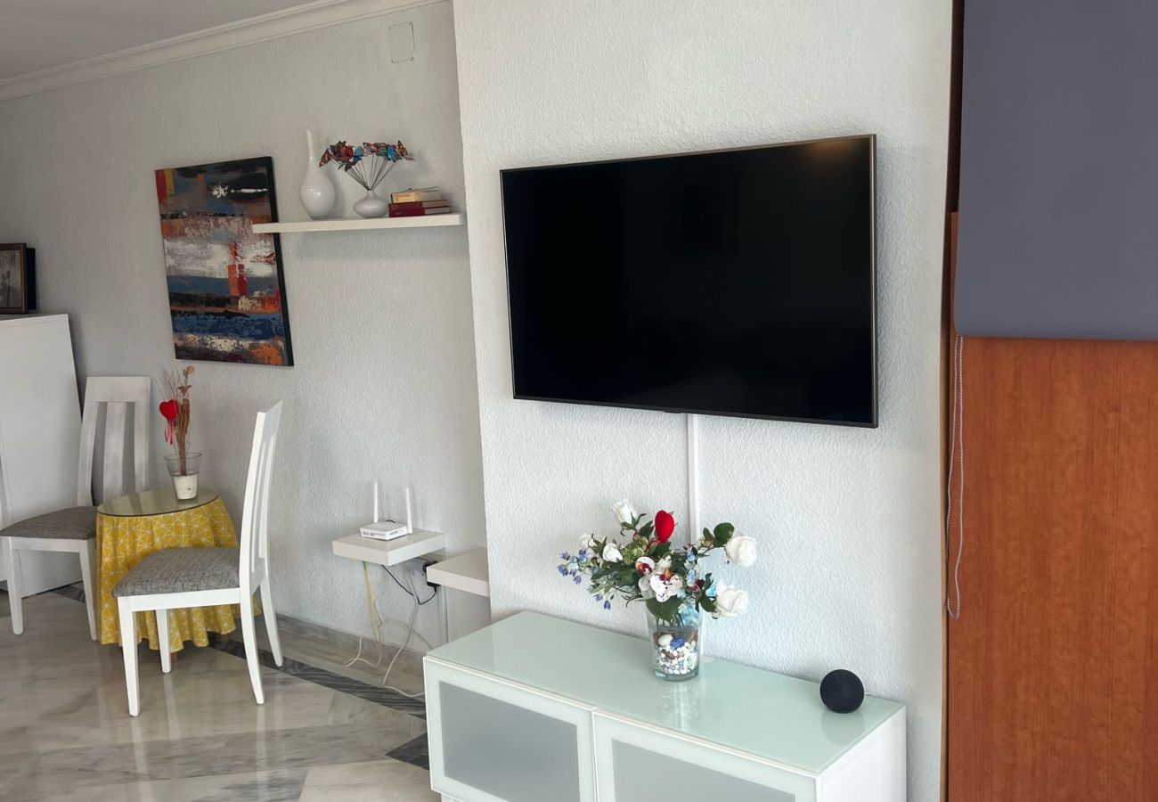 Apartamento en Benalmádena - Marvelous views, pools, steps to the beach!