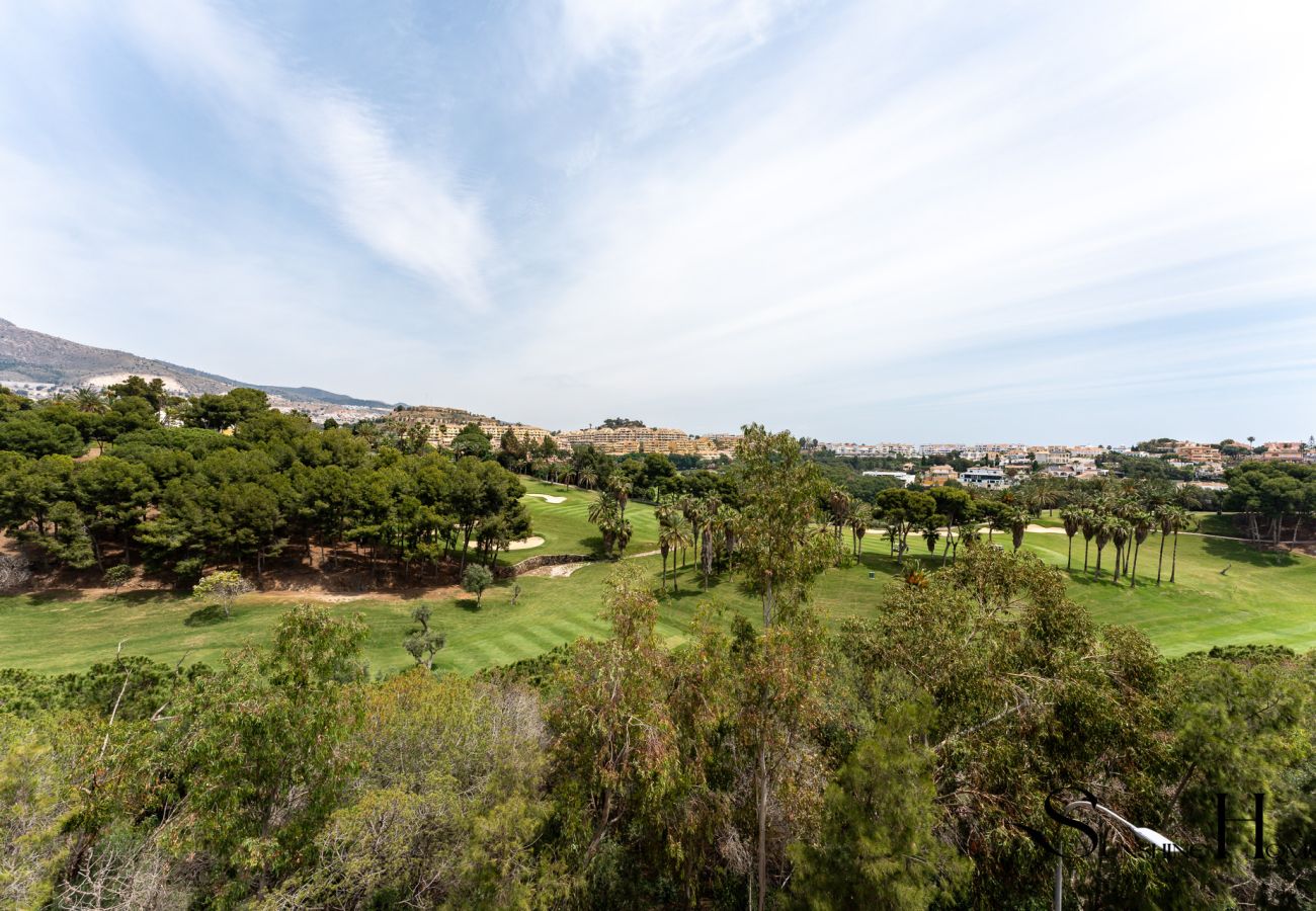 Appartement à Benalmádena - Amazing Sea and Golf Course view 2BR, Parking Pool