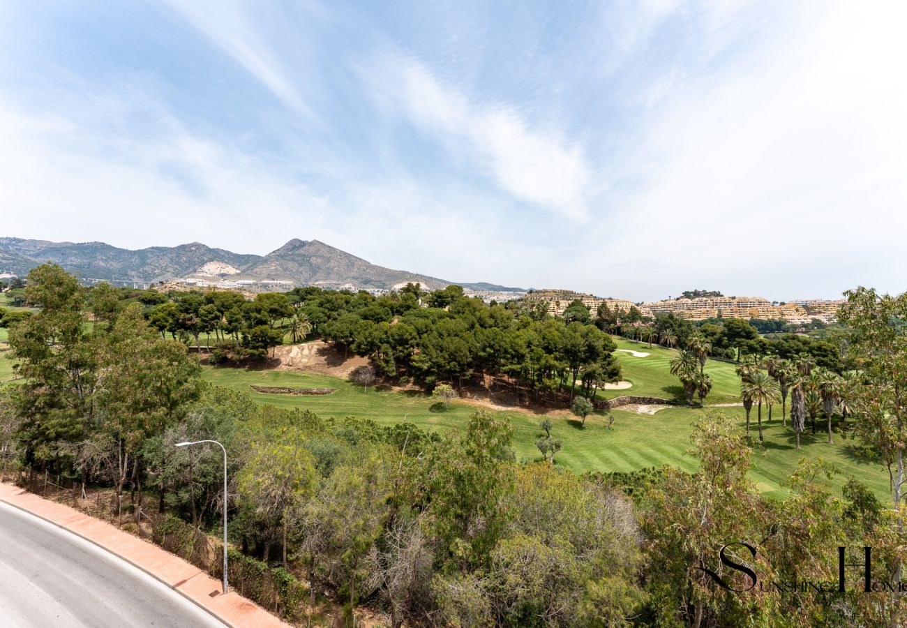 Appartement à Benalmádena - Amazing Sea and Golf Course view 2BR, Parking Pool