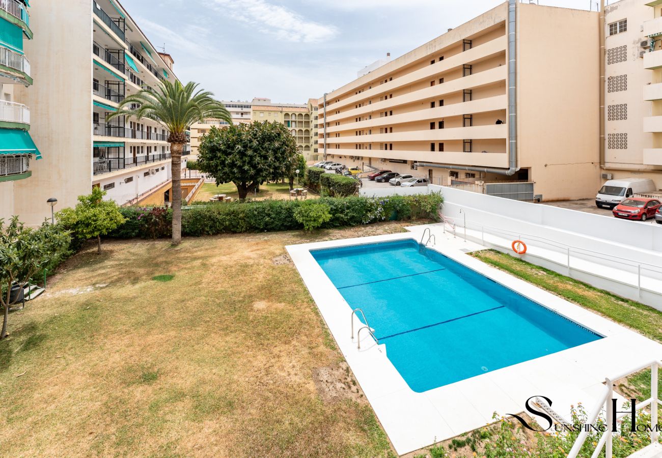 Appartement à Fuengirola - Perfect Location 3 Bedrooms  2 bath, Parking, Pool