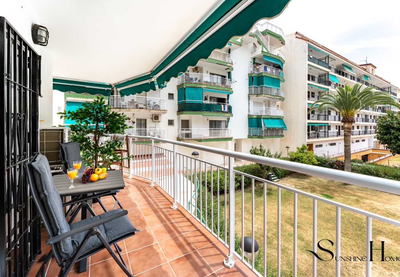 Appartement à Fuengirola - Perfect Location 3 Bedrooms  2 bath, Parking, Pool