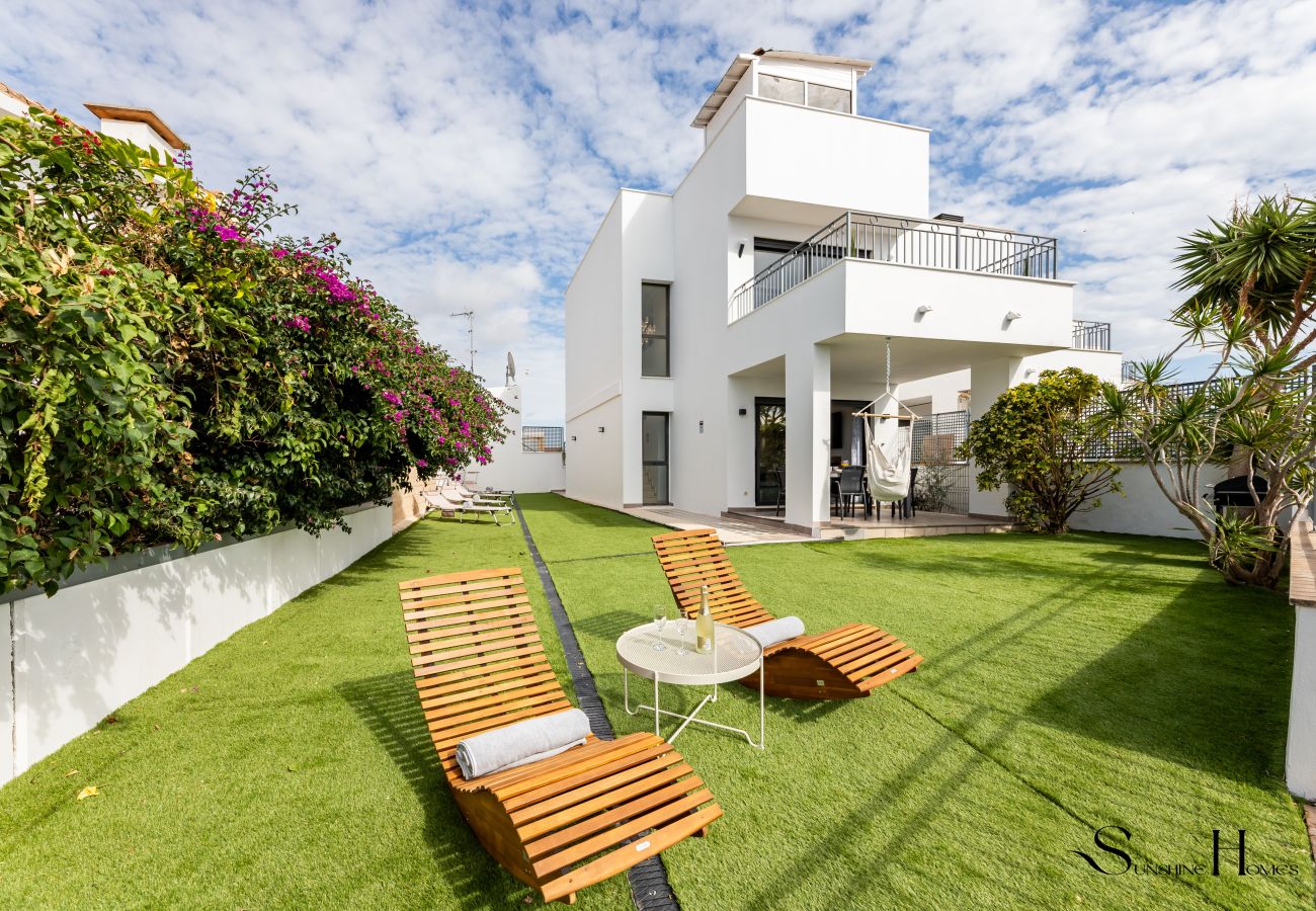 Maison mitoyenne à Fuengirola - Luxury townhouse with rooftop Sauna & Jacuzzi