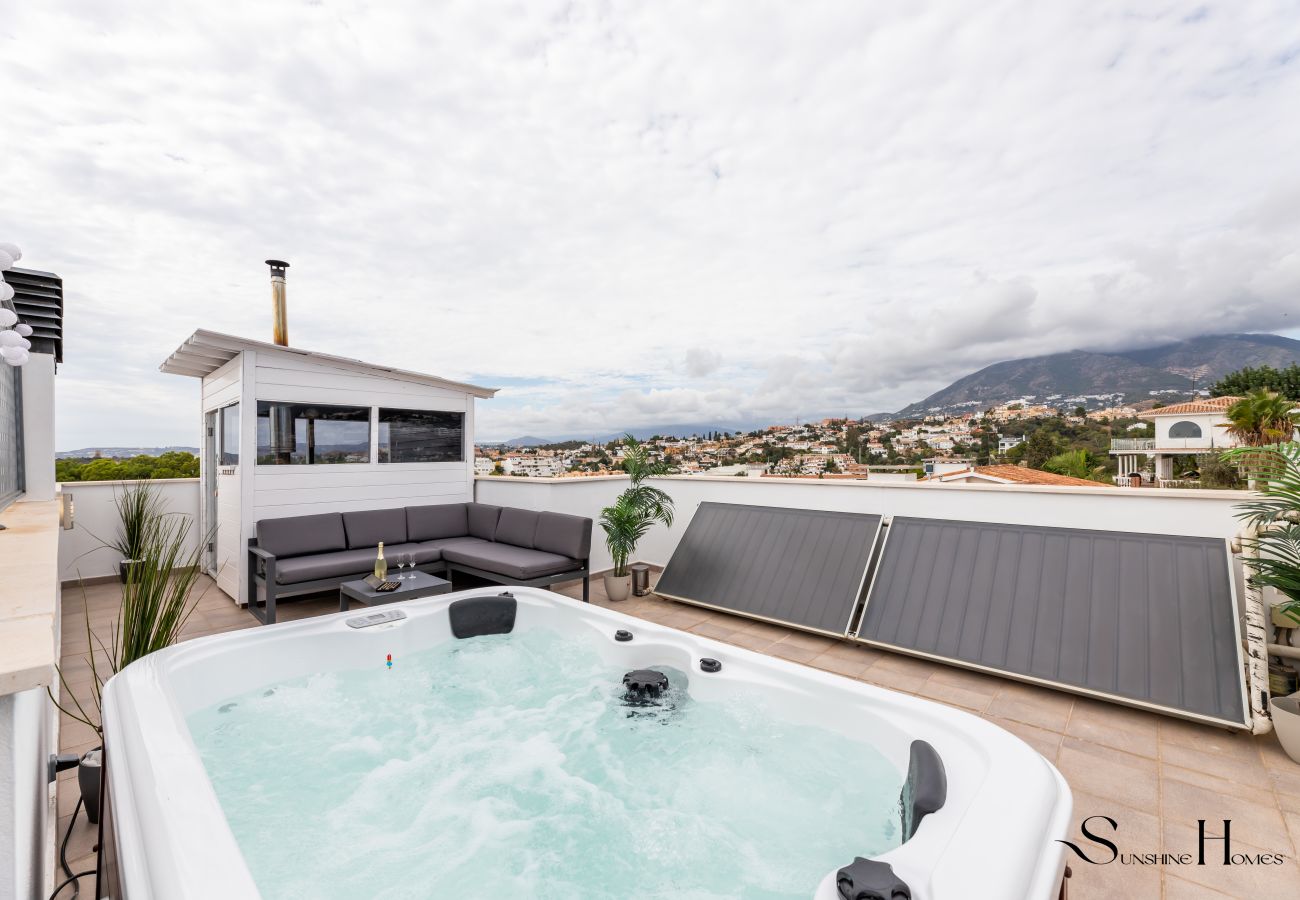 Maison mitoyenne à Fuengirola - Luxury townhouse with rooftop Sauna & Jacuzzi