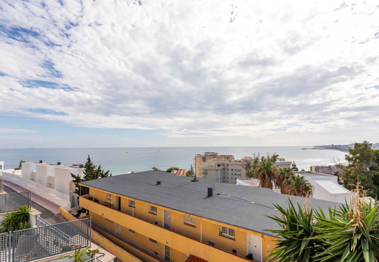 Maison mitoyenne à Fuengirola - Luxury townhouse with rooftop Sauna & Jacuzzi