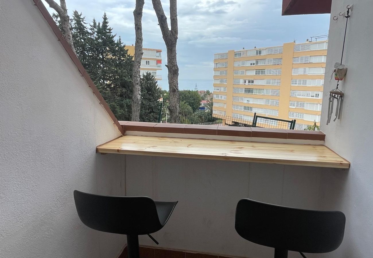 Appartement à Torremolinos - Cozy 2 Bedroom Duplex, Parking, Terrace, Office, Pool! 