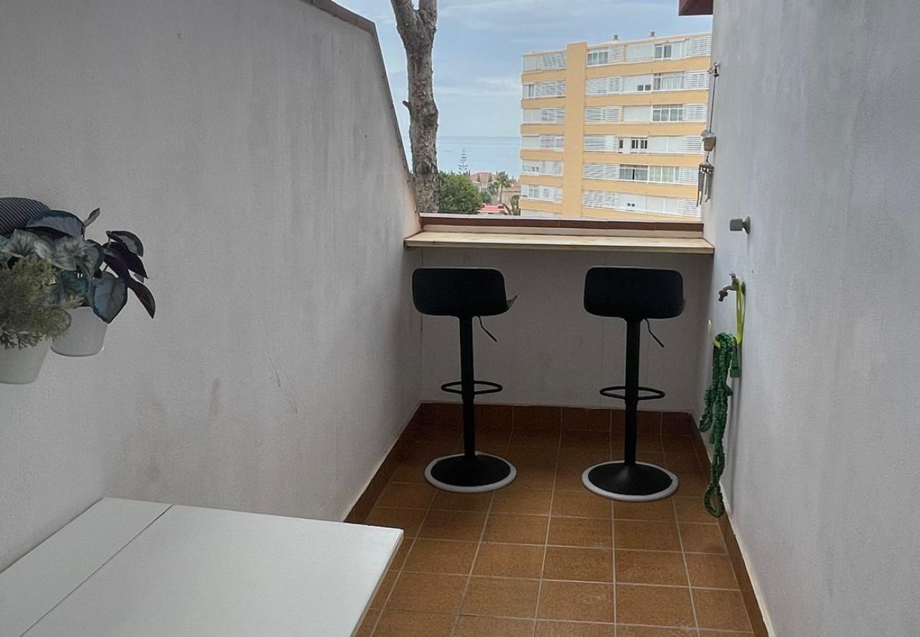 Appartement à Torremolinos - Cozy 2 Bedroom Duplex, Parking, Terrace, Office, Pool! 