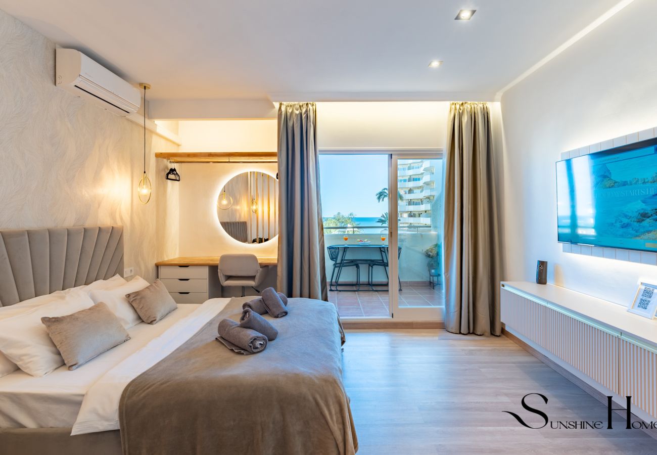 Studio in Benalmádena - Seaview beachfront studio with aqua park & balcony