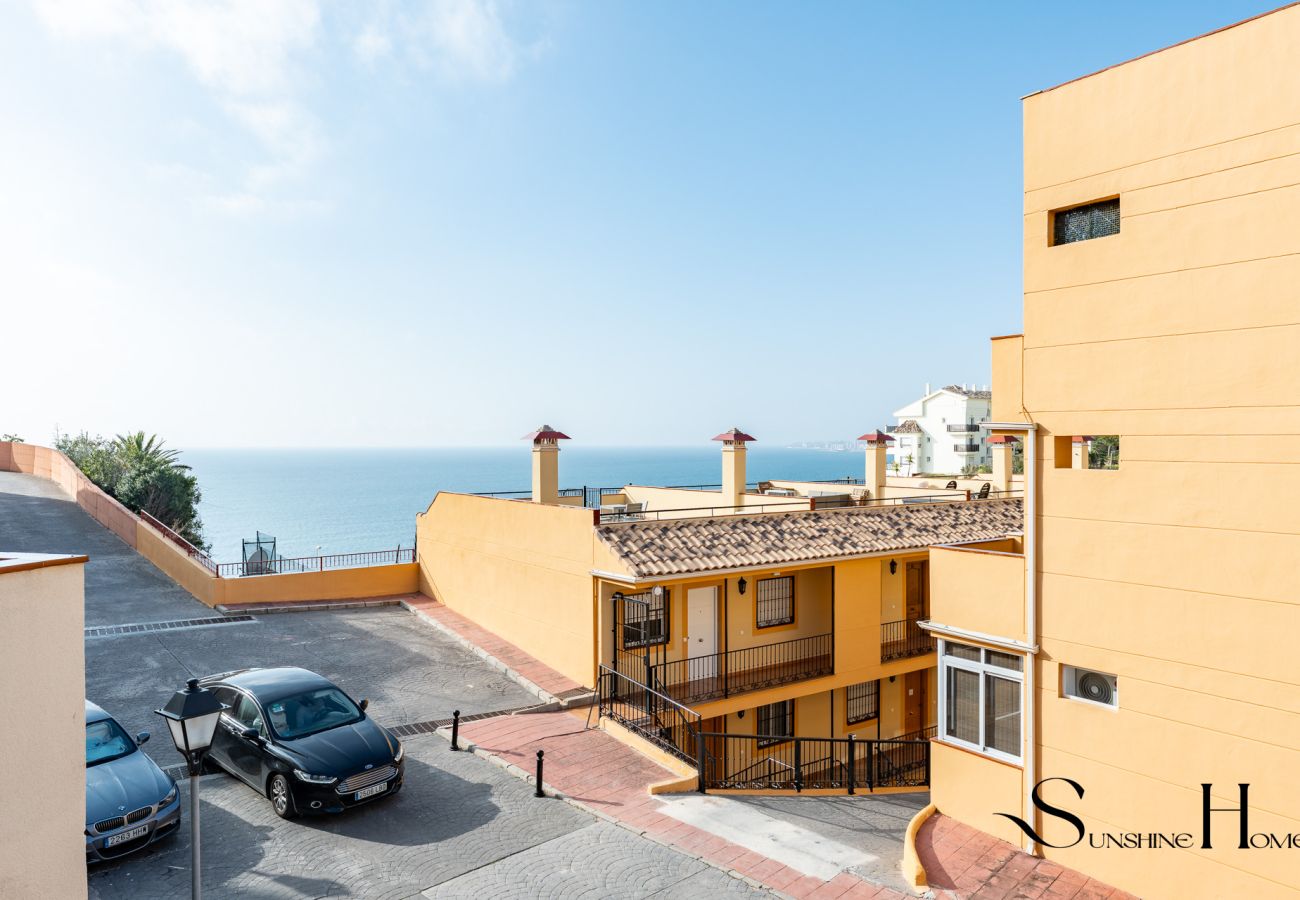 Apartment in Benalmádena - Beachside Retreat with Private Terrace and sea views