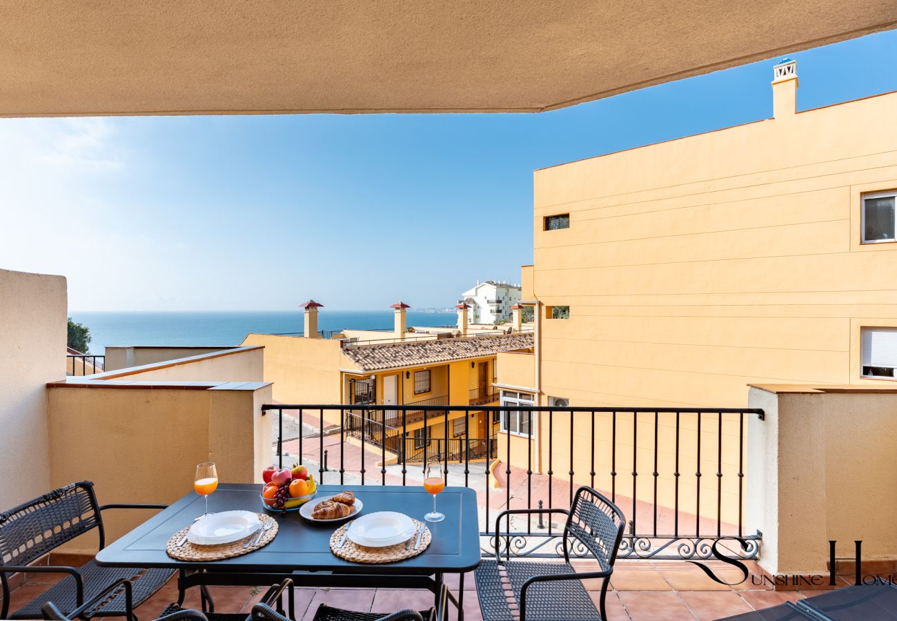 Apartment in Benalmádena - Beachside Retreat with Private Terrace and sea views