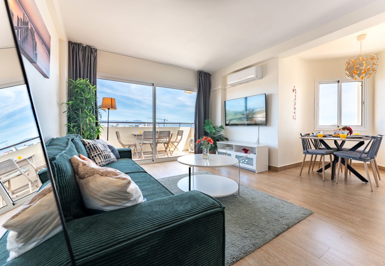 Apartment in Torremolinos - Sunrise Haven: Spacious, Bright, Pool, Terraces