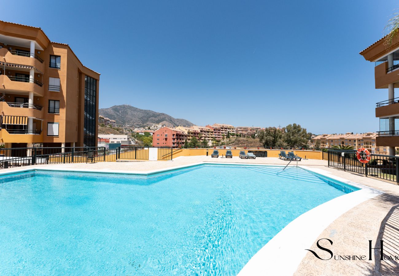 Apartment in Fuengirola - Tranquil 2 Bed 2 Bath Retreat, Pool, Parking