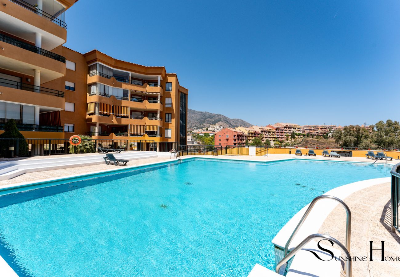 Apartment in Fuengirola - Tranquil 2 Bed 2 Bath Retreat, Pool, Parking