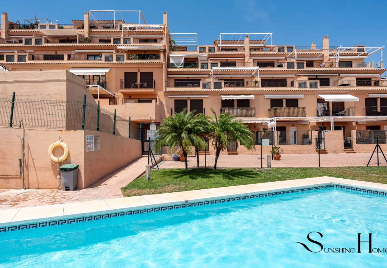 Apartment in Torremolinos - Magnificent 4br Oasis, Panoramic terrace, pool and parking