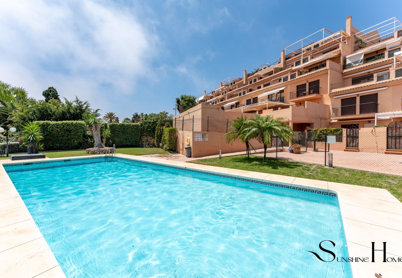 Apartment in Torremolinos - Magnificent 4br Oasis, Panoramic terrace, pool and parking