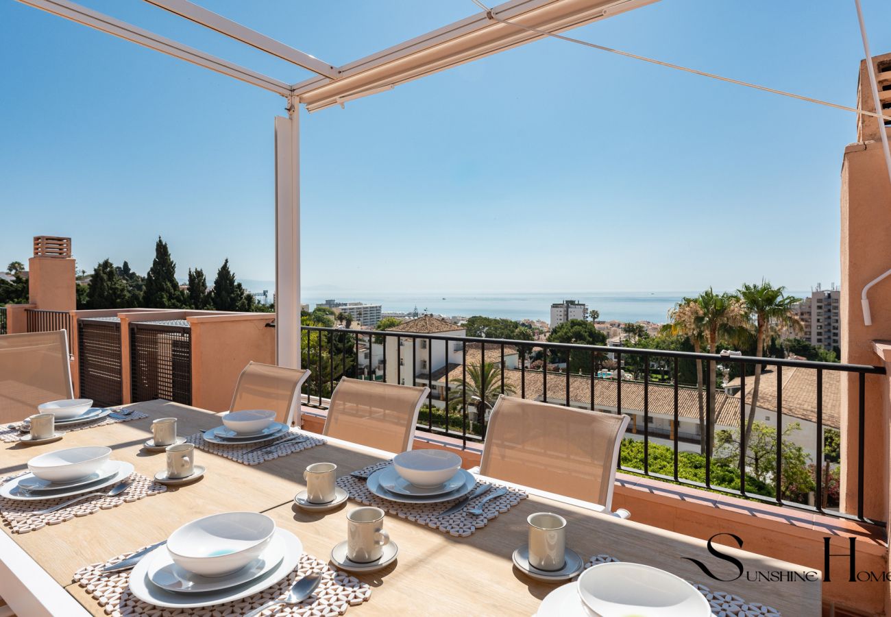 Apartment in Torremolinos - Magnificent 4br Oasis, Panoramic terrace, pool and parking