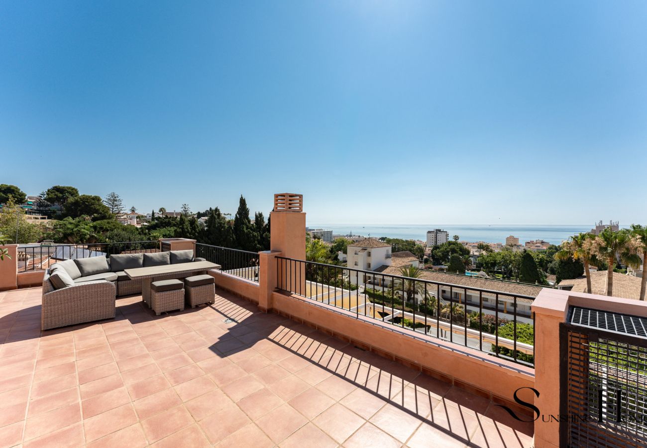 Apartment in Torremolinos - Magnificent 4br Oasis, Panoramic terrace, pool and parking