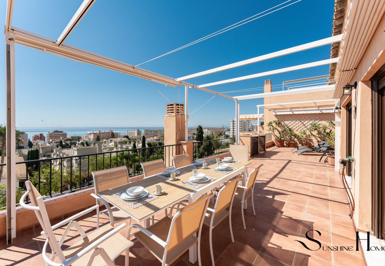 Apartment in Torremolinos - Magnificent 4br Oasis, Panoramic terrace, pool and parking