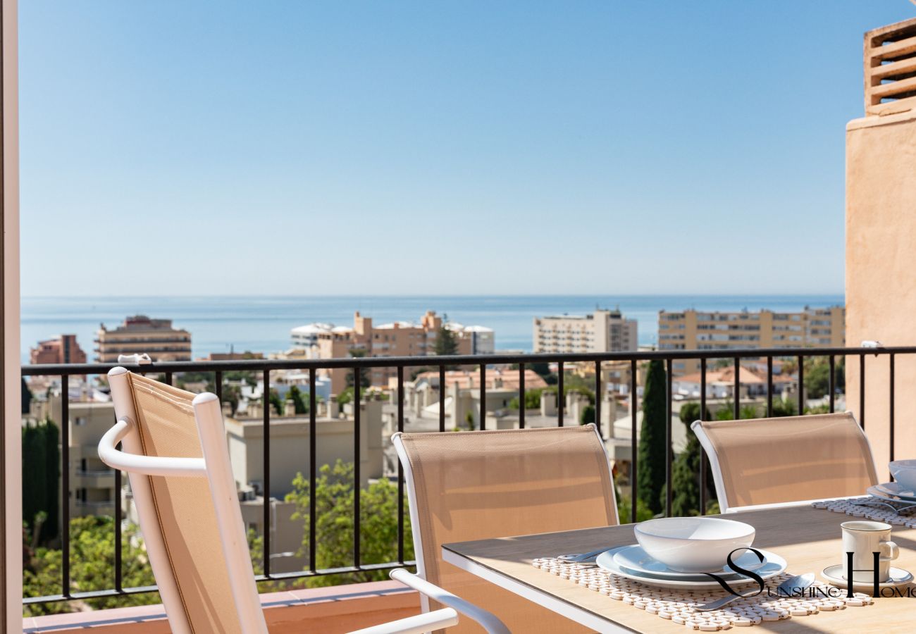 Apartment in Torremolinos - Magnificent 4br Oasis, Panoramic terrace, pool and parking