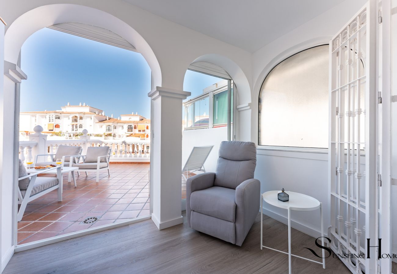 Apartment in Benalmádena - Fancy 2BR Retreat: Pool, Parking, Wonderful Views