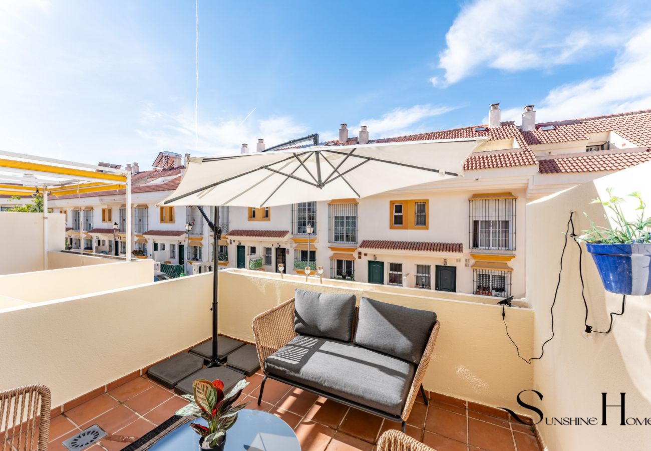 Townhouse in Benalmádena - 3-Bed Seaview Escape: Pool, Garage, 4 Terraces