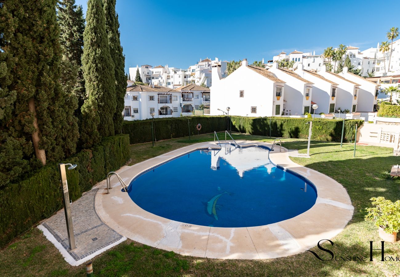 Apartment in Benalmádena - Coastal 2BR Apartment, Parking, Pool